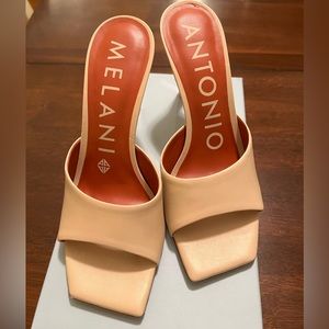 Antonio Melani, size 8 1/2, wax, beige color, NWT